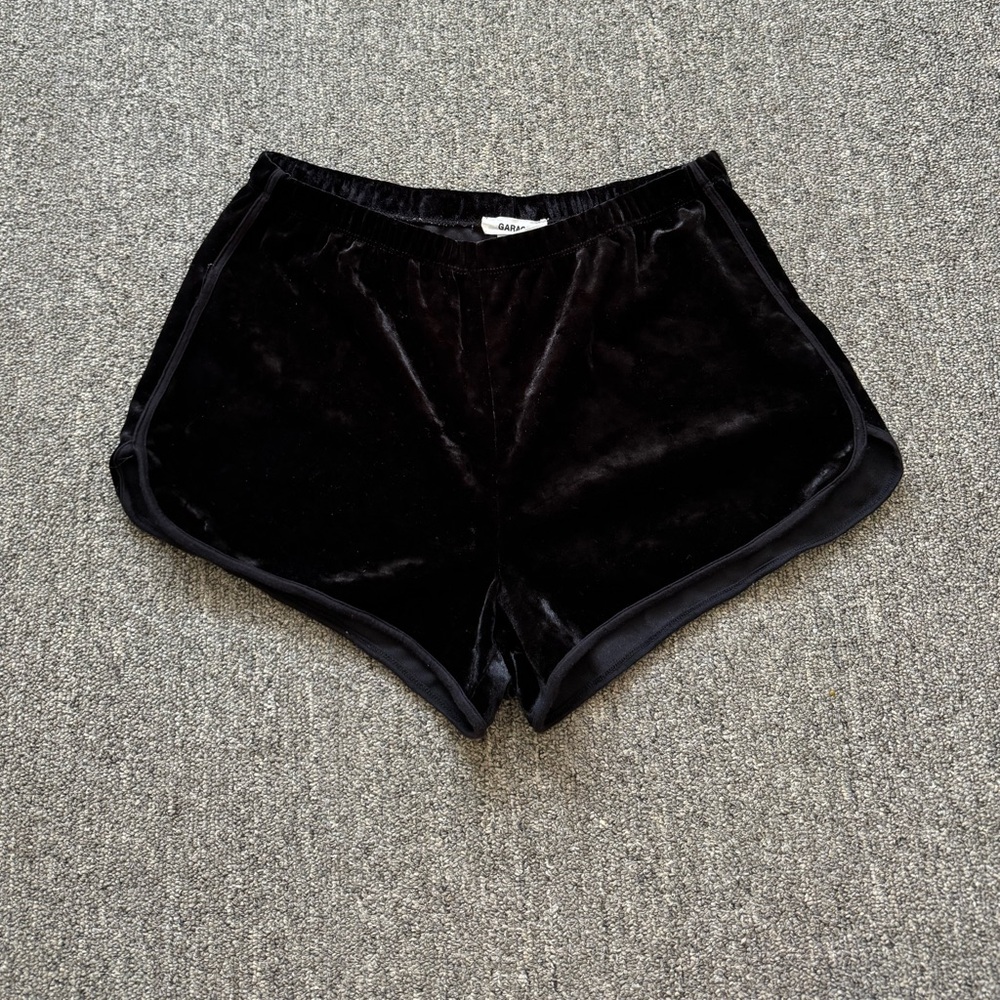 Garage velvet black shorts